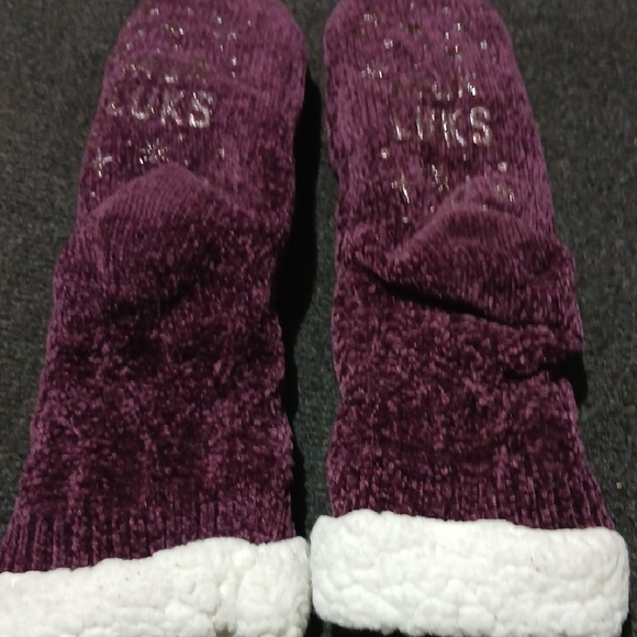 Muk Luks Accessories - Muk LUKSPlum Knit Slipper Socks with Sherpa Lining